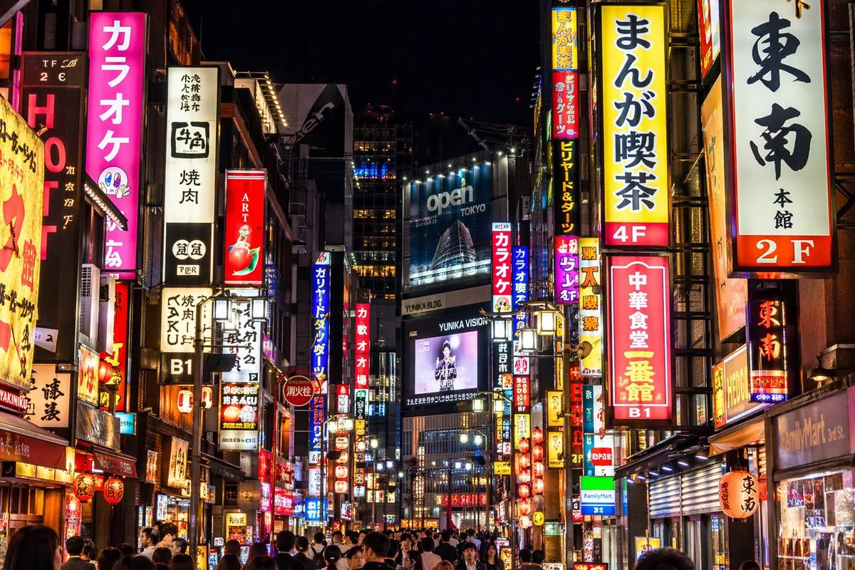 写实霓虹东京街景