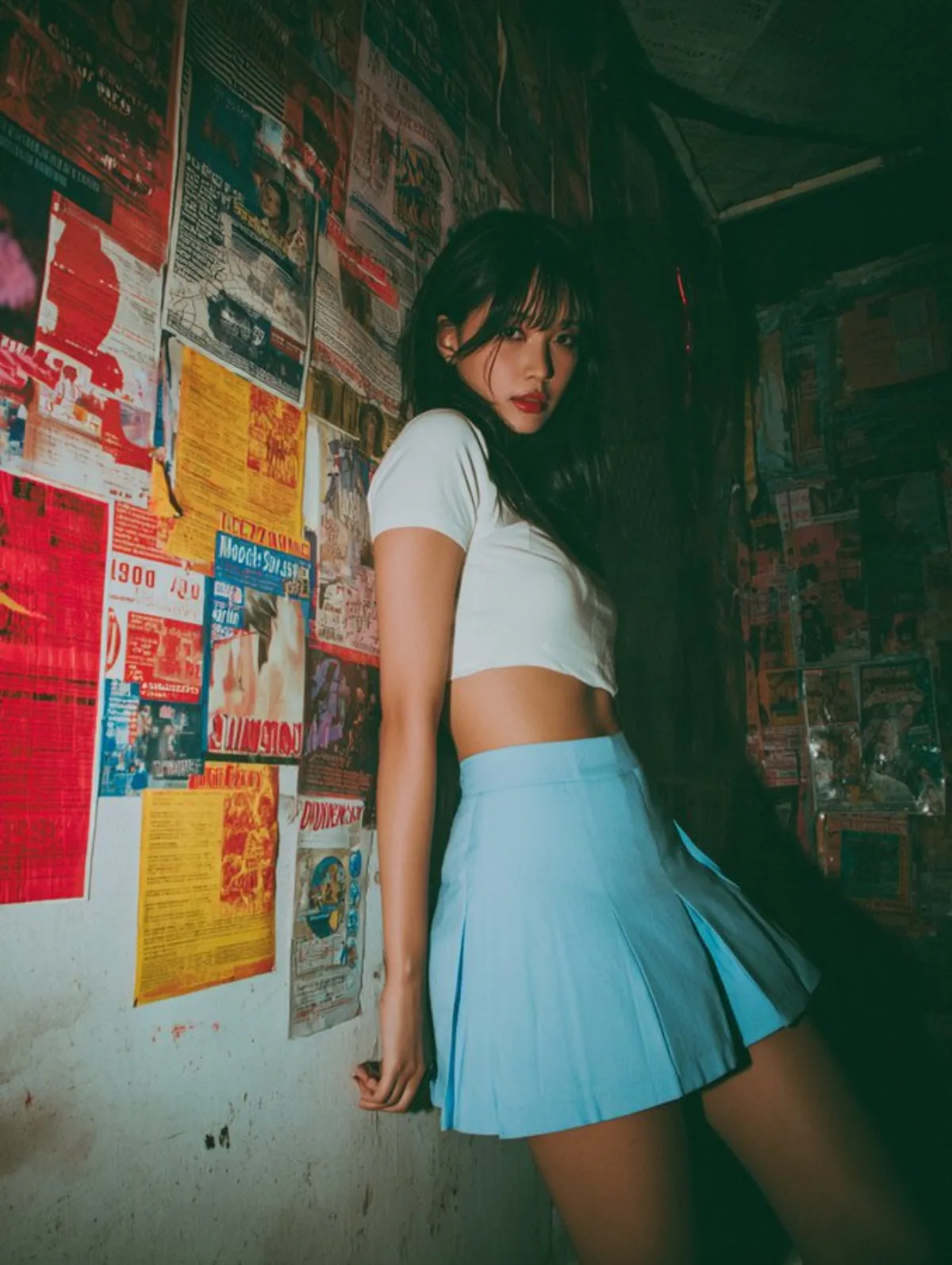 百褶迷你裙美女