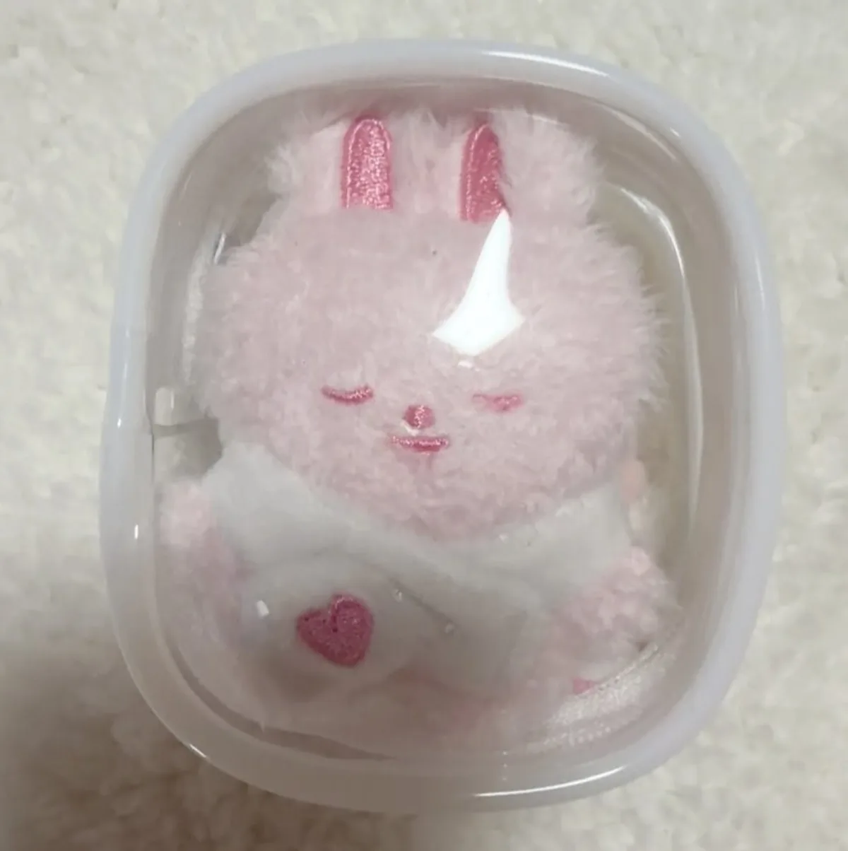 可爱微型草莓兔