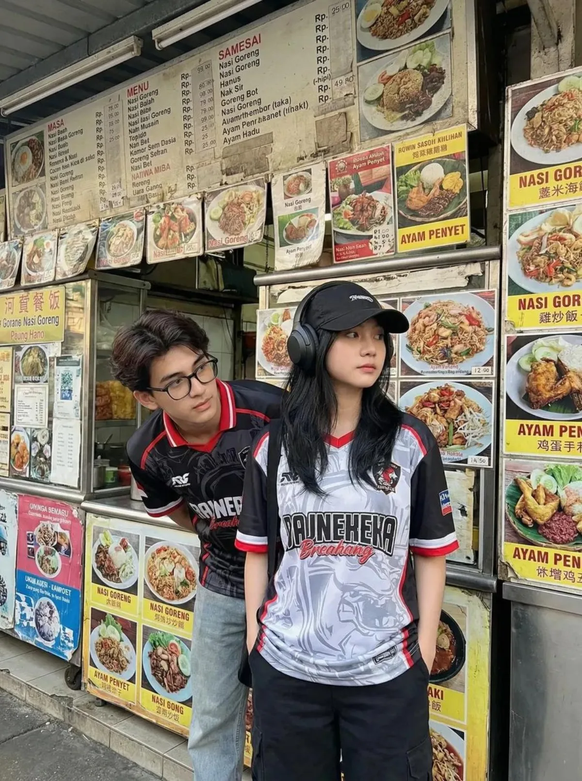 街头抓拍：美食摊前的年轻人（匠心风格）