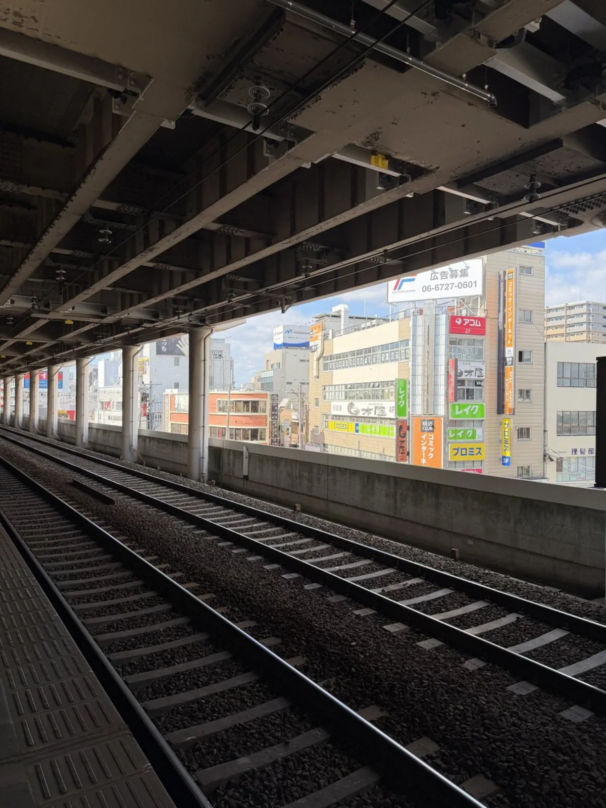 Upscale image while preserving composition and colors